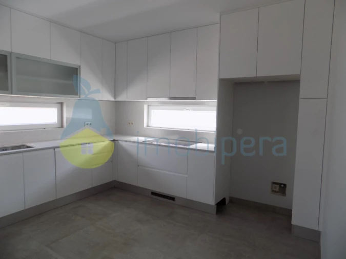 Moradia T3 para Venda em Armação de Pera Foto 5