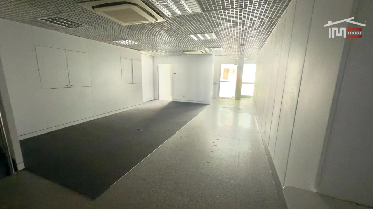 Loja para Arrendamento em Alvalade Foto 8