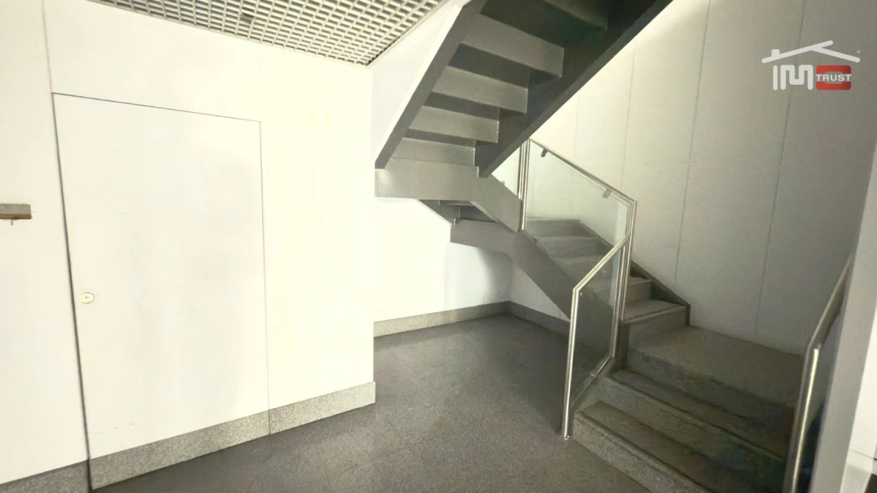 Loja para Arrendamento em Alvalade Foto 18