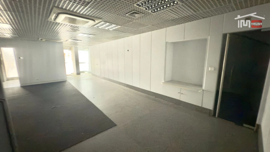 Loja para Arrendamento em Alvalade Foto 11