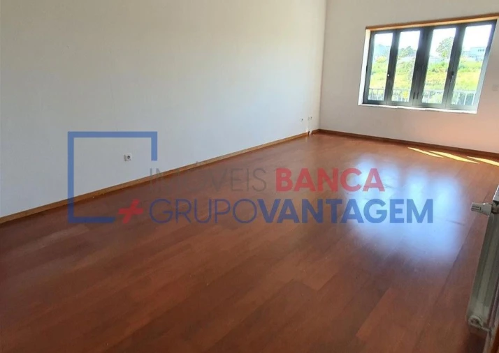 Apartamento T2 para Venda em Oliveira do Douro Foto 2