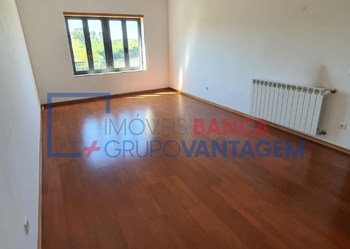 Apartamento T2 para Venda em Oliveira do Douro Foto 3