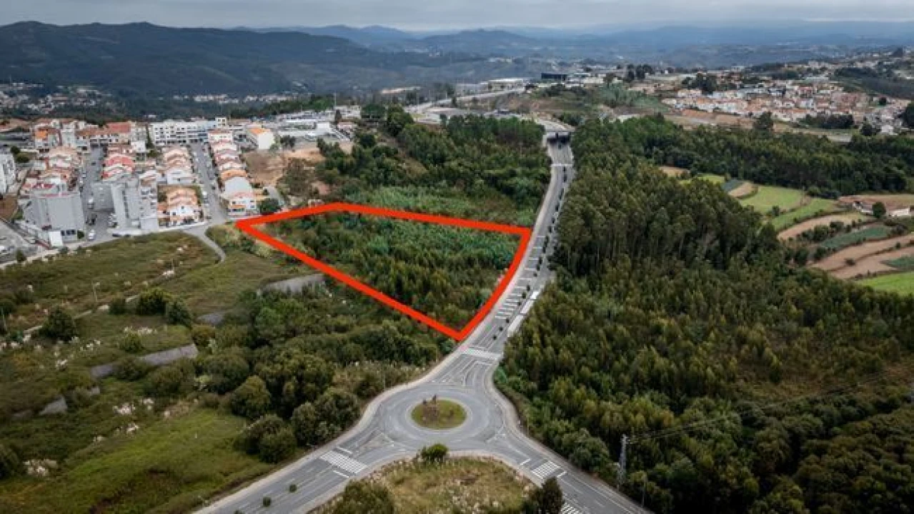 Terreno Comércio / Armazém para Arrendamento em Gondomar (São Cosme), Valbom e Jovim Foto 1