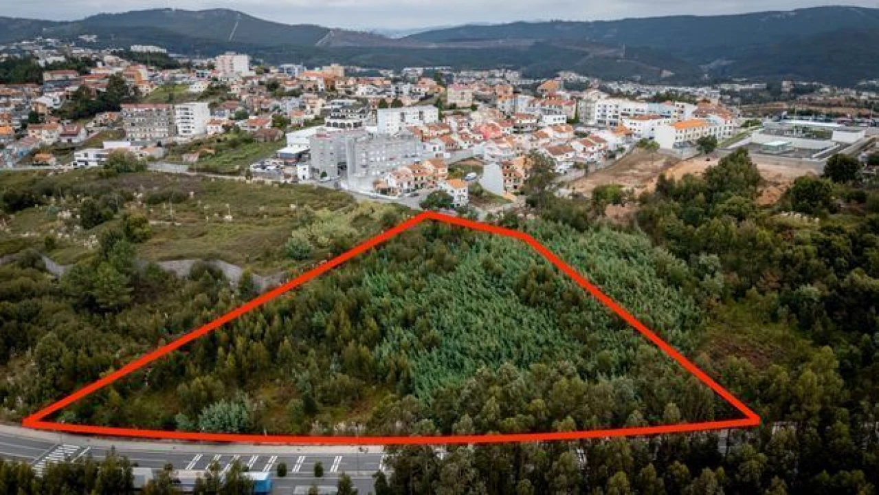 Terreno Comércio / Armazém para Arrendamento em Gondomar (São Cosme), Valbom e Jovim Foto 3