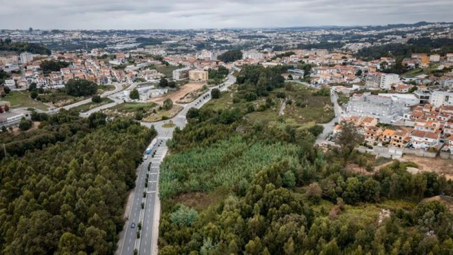 Terreno Comércio / Armazém para Arrendamento em Gondomar (São Cosme), Valbom e Jovim Foto 5