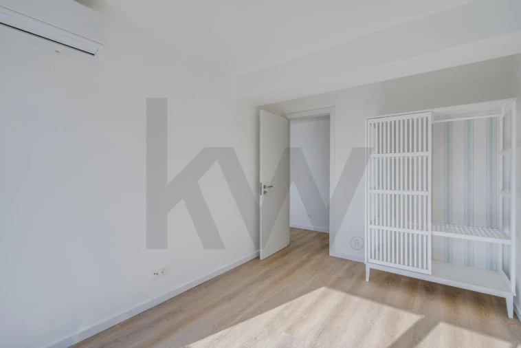 Apartamento T3 para Venda em Porto Covo Foto 25