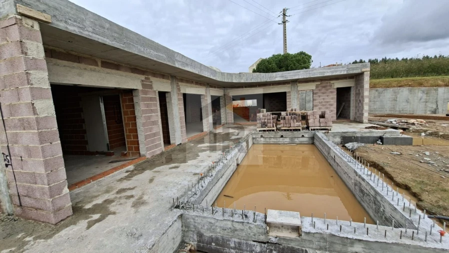 Moradia T3 para Venda em Salir de Matos Foto 17