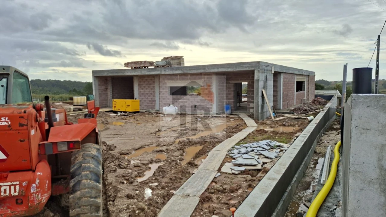 Moradia T3 para Venda em Salir de Matos Foto 12