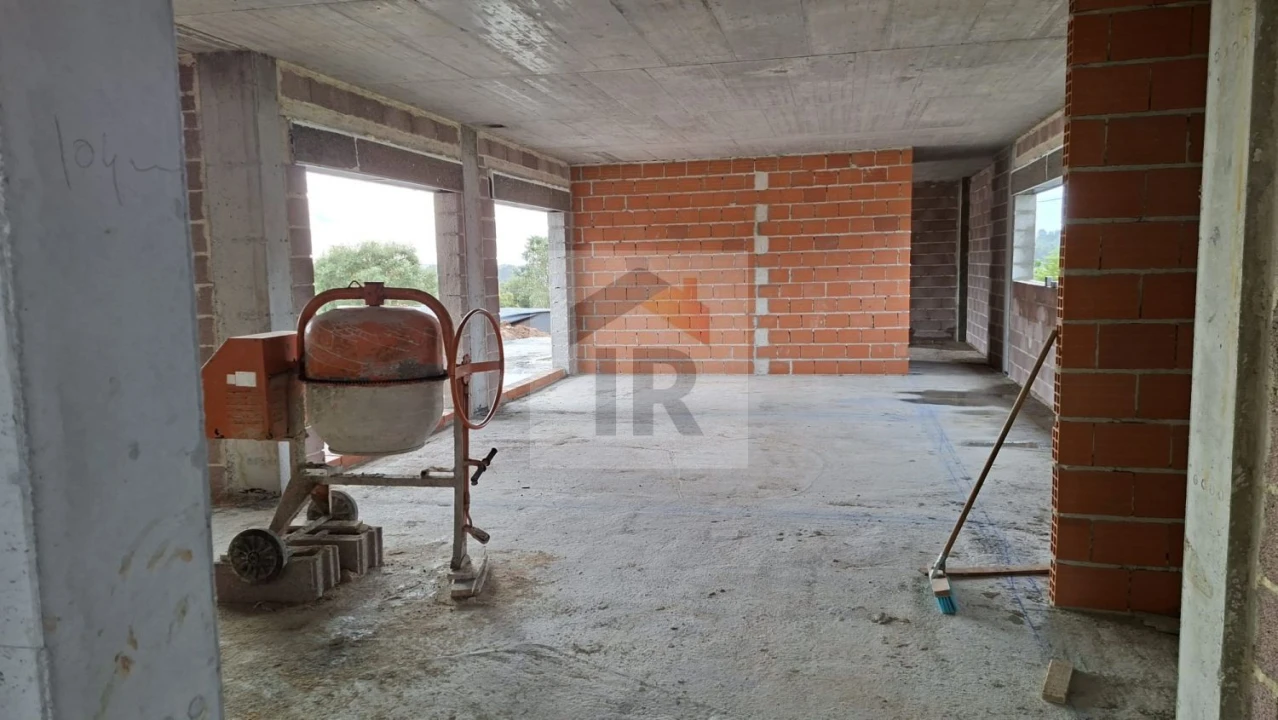 Moradia T3 para Venda em Salir de Matos Foto 11