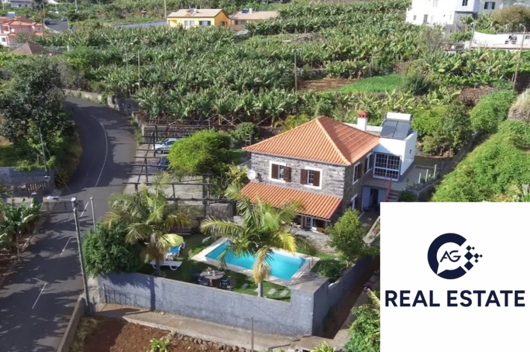 Moradia T4 para Venda em Arco da Calheta Foto 3