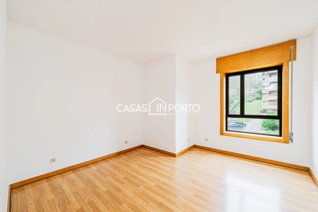 Apartamento T4 para Arrendamento em Aldoar, Foz do Douro e Nevogilde Foto 28