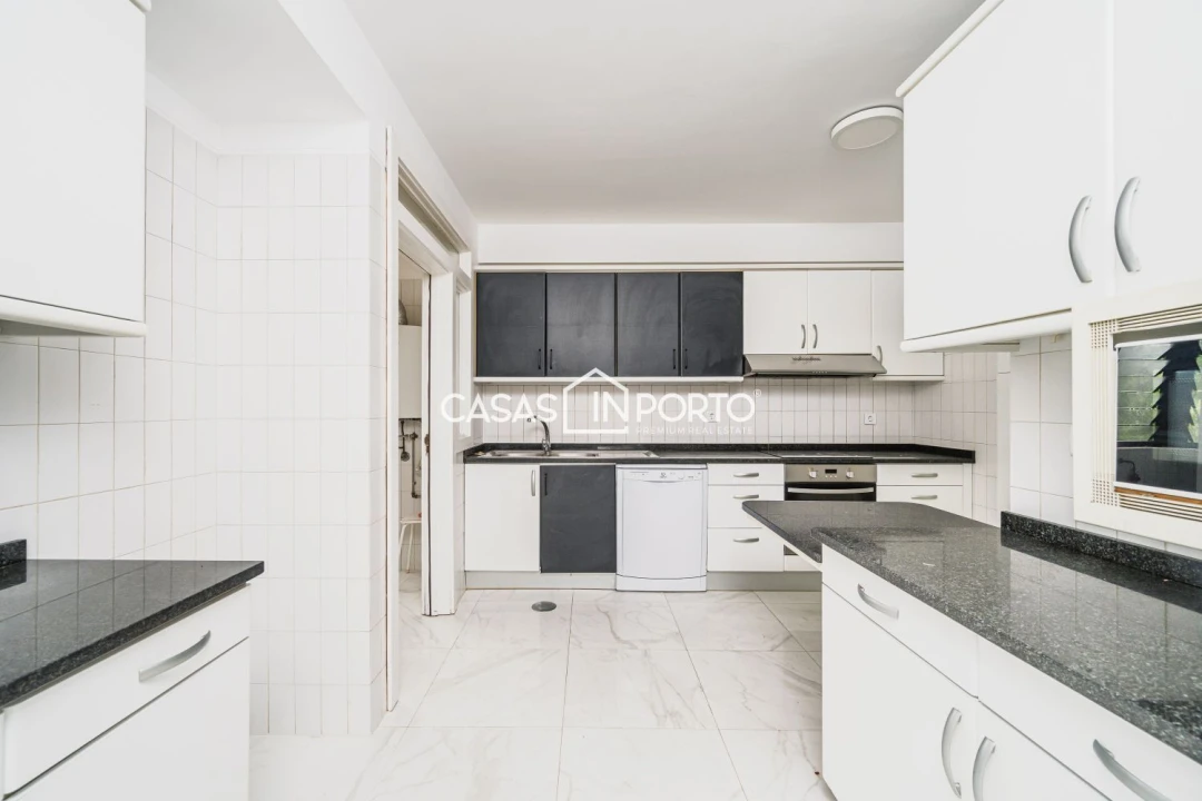 Apartamento T4 para Arrendamento em Aldoar, Foz do Douro e Nevogilde Foto 15