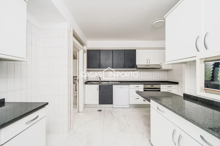 Apartamento T4 para Arrendamento em Aldoar, Foz do Douro e Nevogilde Foto 15