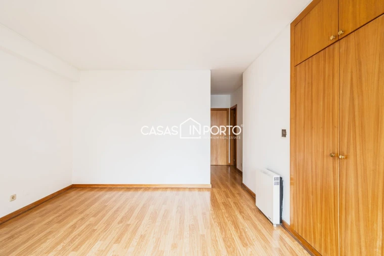 Apartamento T4 para Arrendamento em Aldoar, Foz do Douro e Nevogilde Foto 35