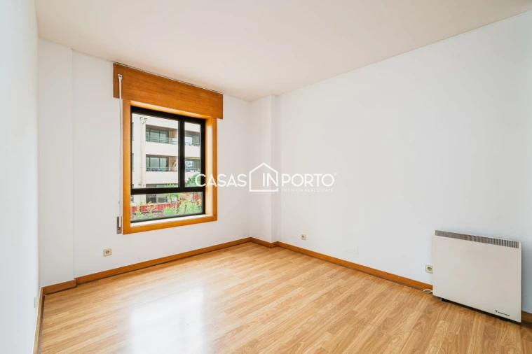 Apartamento T4 para Arrendamento em Aldoar, Foz do Douro e Nevogilde Foto 20
