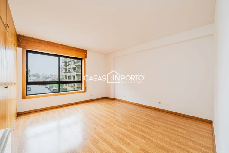 Apartamento T4 para Arrendamento em Aldoar, Foz do Douro e Nevogilde Foto 32