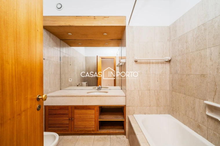 Apartamento T4 para Arrendamento em Aldoar, Foz do Douro e Nevogilde Foto 31