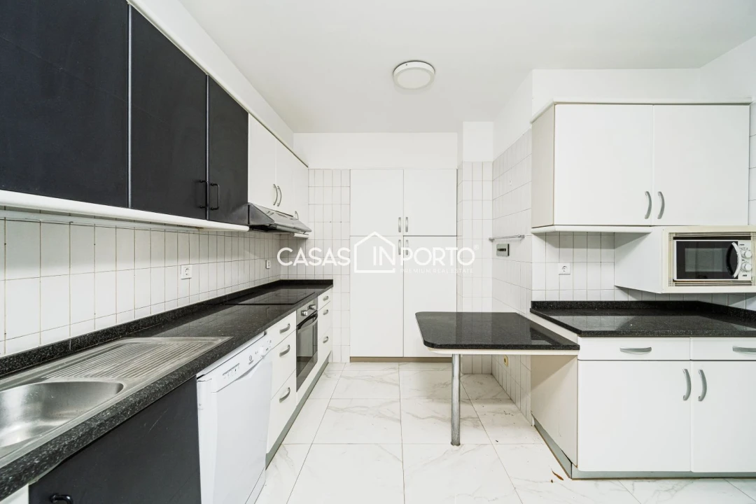 Apartamento T4 para Arrendamento em Aldoar, Foz do Douro e Nevogilde Foto 16