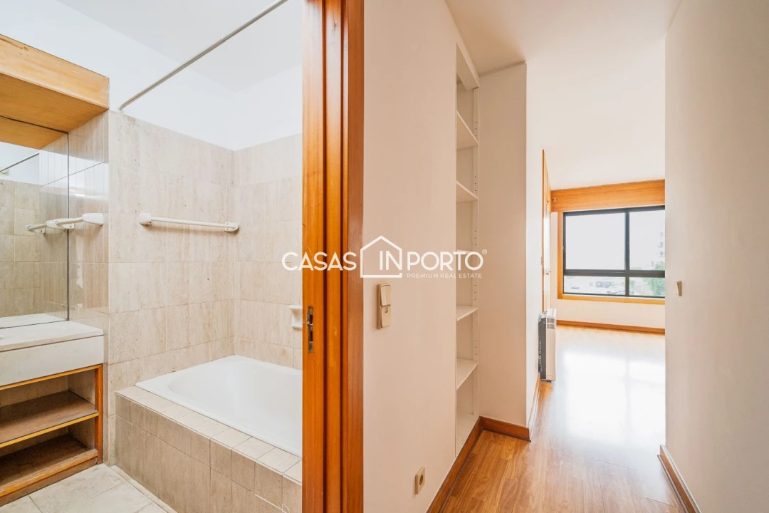 Apartamento T4 para Arrendamento em Aldoar, Foz do Douro e Nevogilde Foto 30