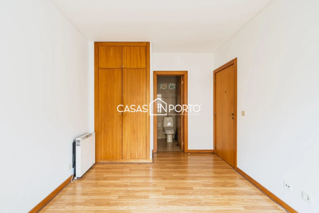 Apartamento T4 para Arrendamento em Aldoar, Foz do Douro e Nevogilde Foto 21