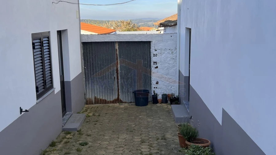 Moradia T3 para Venda em Olho Marinho Foto 3