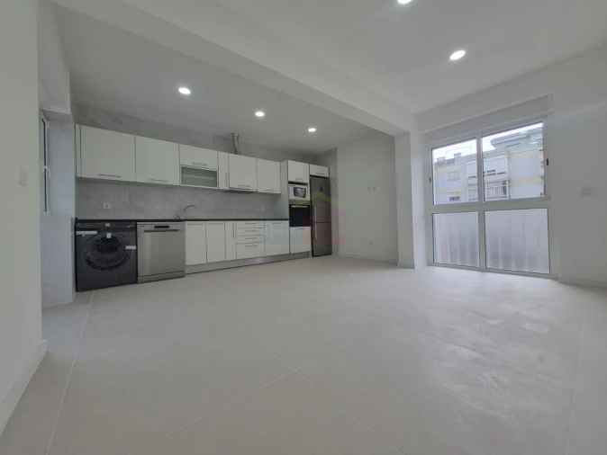 Apartamento T2 para Venda em Laranjeiro e Feijó Foto 1