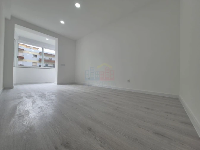 Apartamento T2 para Venda em Laranjeiro e Feijó Foto 2