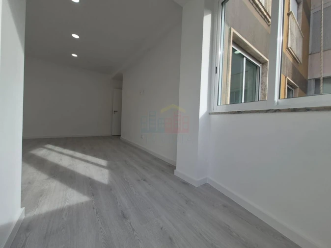 Apartamento T2 para Venda em Laranjeiro e Feijó Foto 12