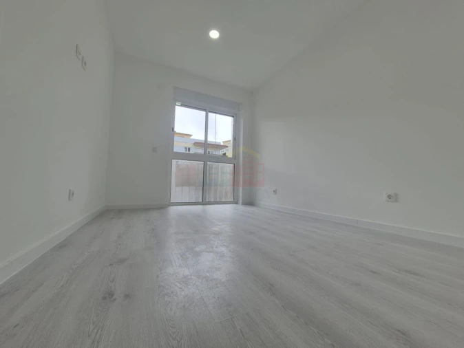 Apartamento T2 para Venda em Laranjeiro e Feijó Foto 11