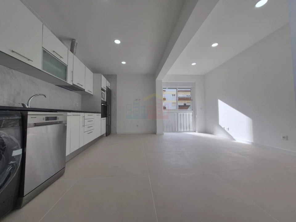 Apartamento T2 para Venda em Laranjeiro e Feijó Foto 4