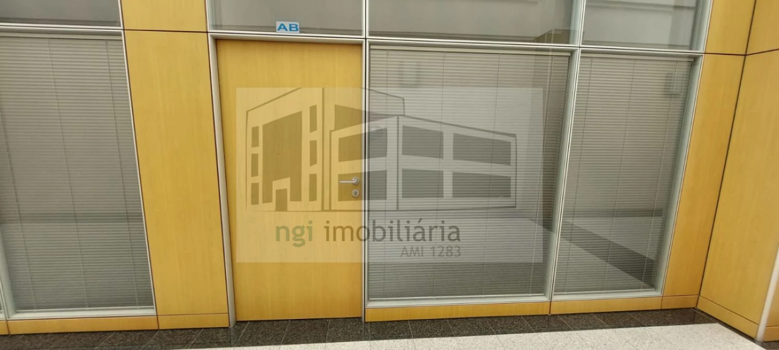 Loja para Arrendamento em Pontinha e Famões Foto 2