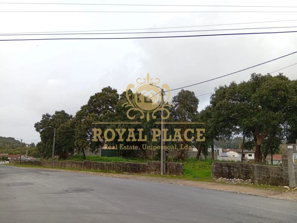 Terreno para Venda em Paços de Brandão Foto 4