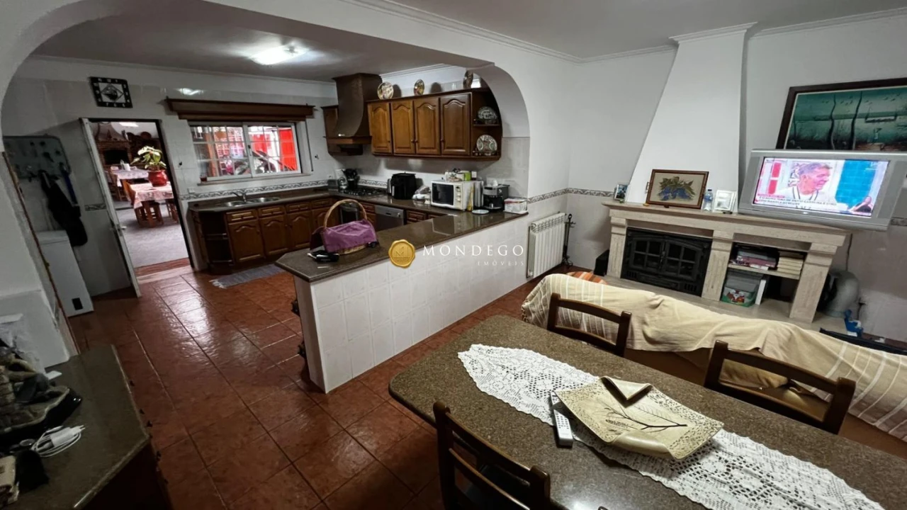 Moradia T4 para Venda em Brasfemes Foto 4