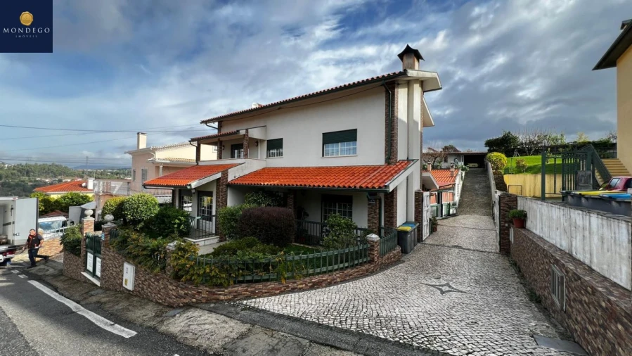 Moradia T4 para Venda em Brasfemes Foto 2