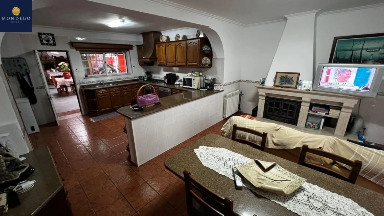 Moradia T4 para Venda em Brasfemes Foto 4