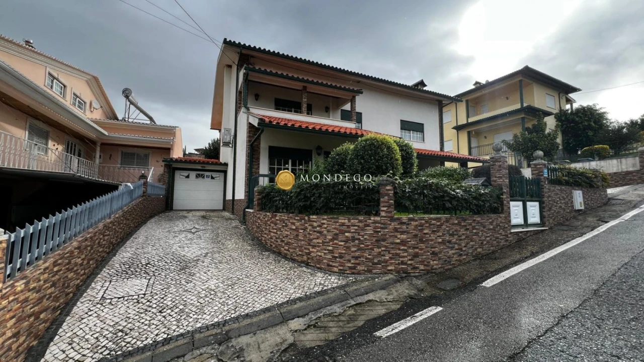 Moradia T4 para Venda em Brasfemes Foto 3