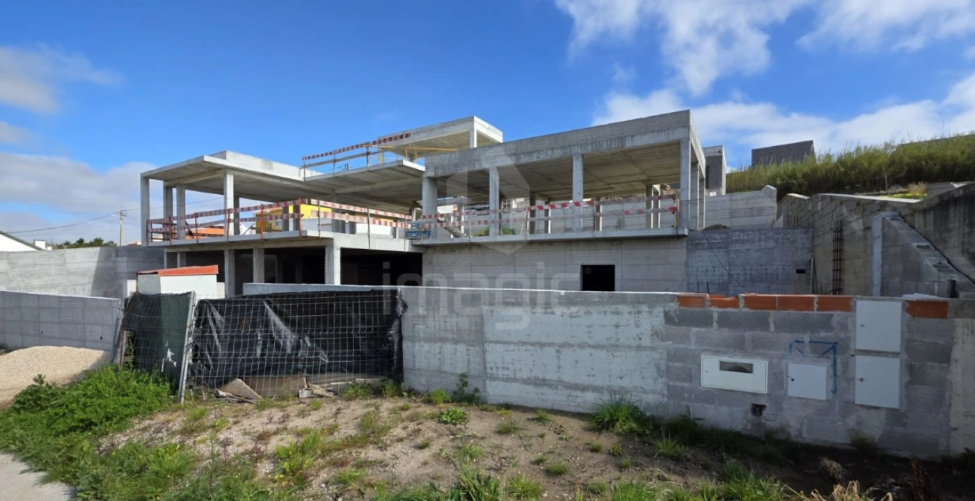 Moradia T4 para Venda em São Pedro da Cadeira Foto 1