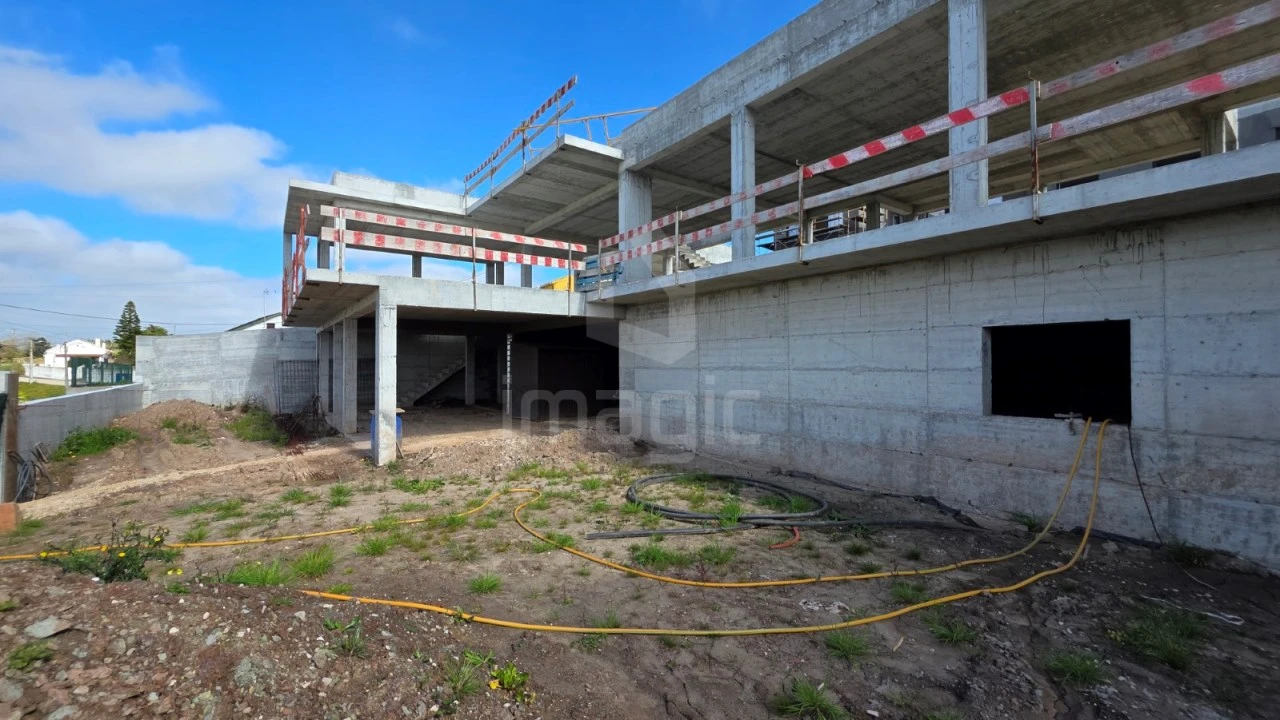 Moradia T4 para Venda em São Pedro da Cadeira Foto 3