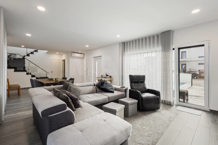 Moradia T4 para Venda em Atouguia da Baleia Foto 5