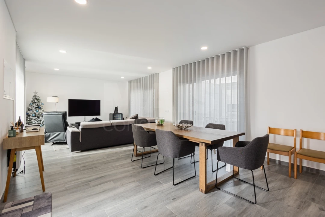 Moradia T4 para Venda em Atouguia da Baleia Foto 4