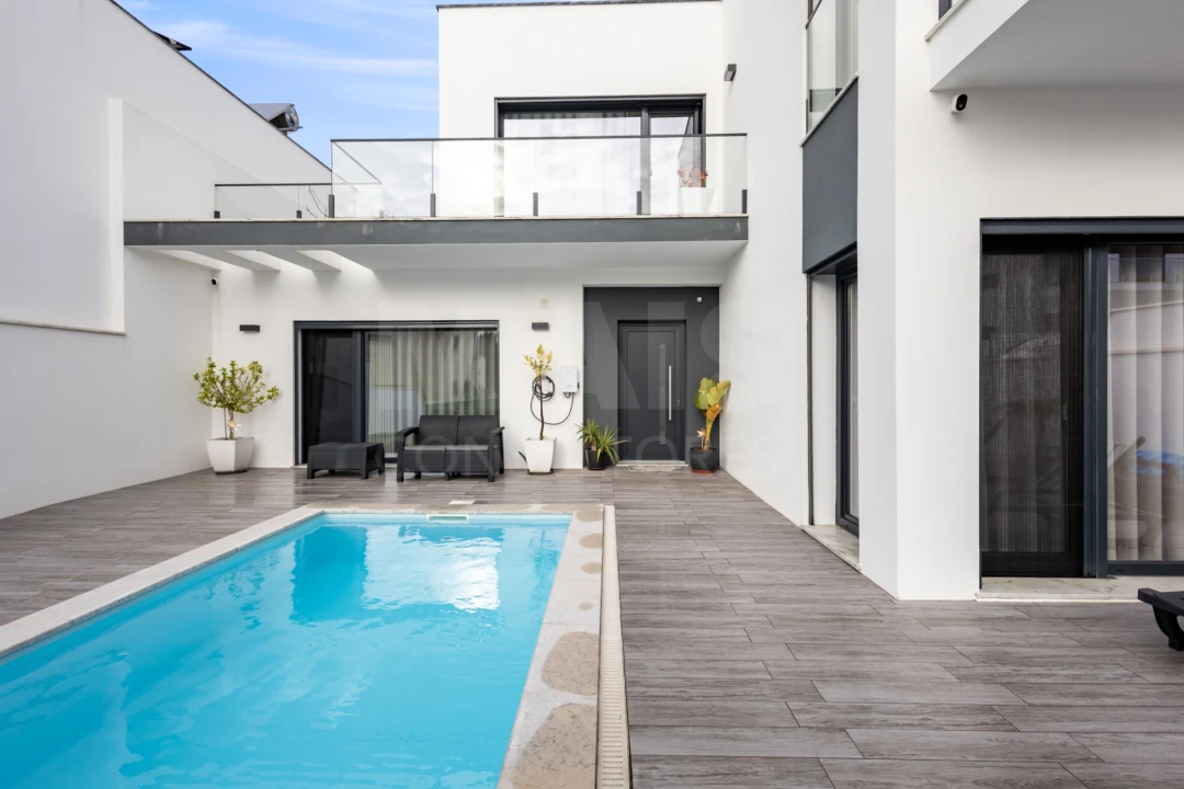 Moradia T4 para Venda em Atouguia da Baleia Foto 2