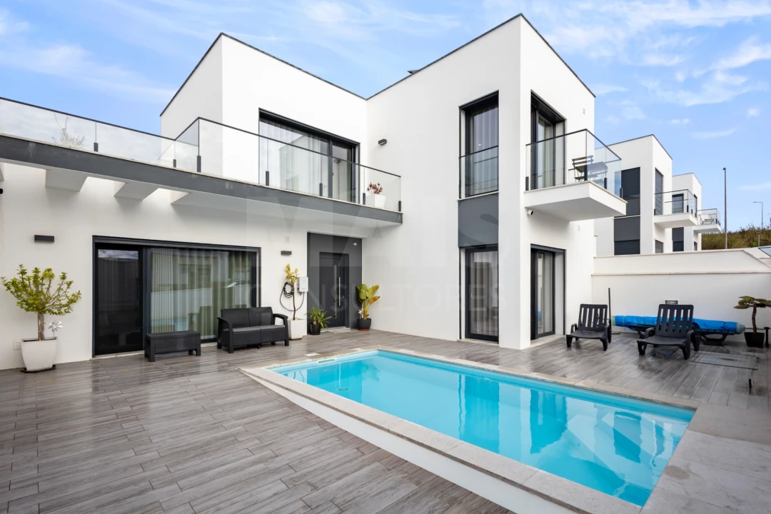 Moradia T4 para Venda em Atouguia da Baleia Foto 1