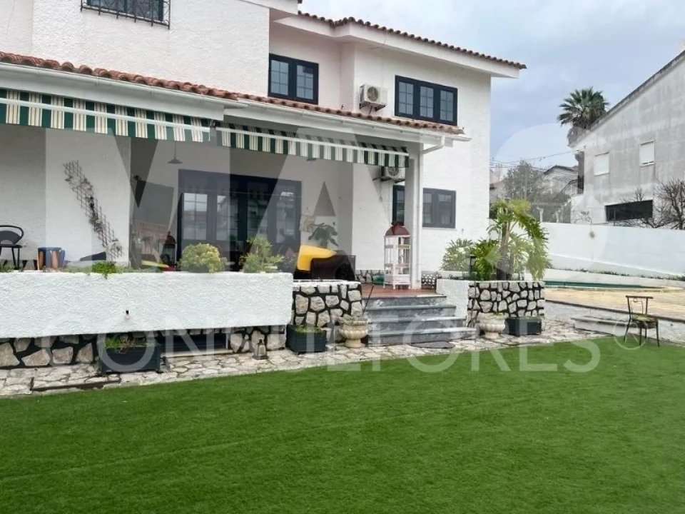 Moradia T6 para Venda em Sesimbra (Santiago) Foto 1