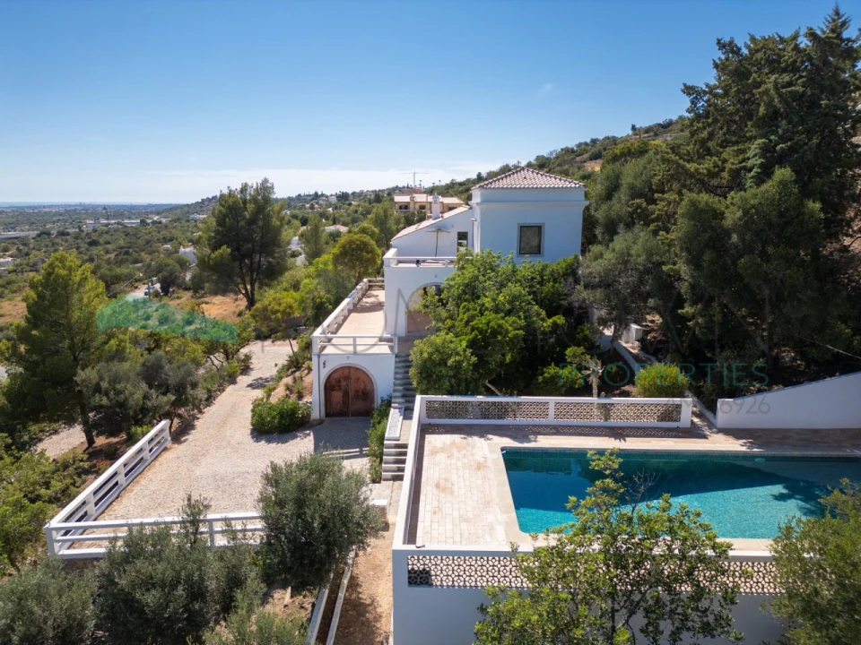 Moradia T4 para Venda em Santa Barbara de Nexe Foto 26