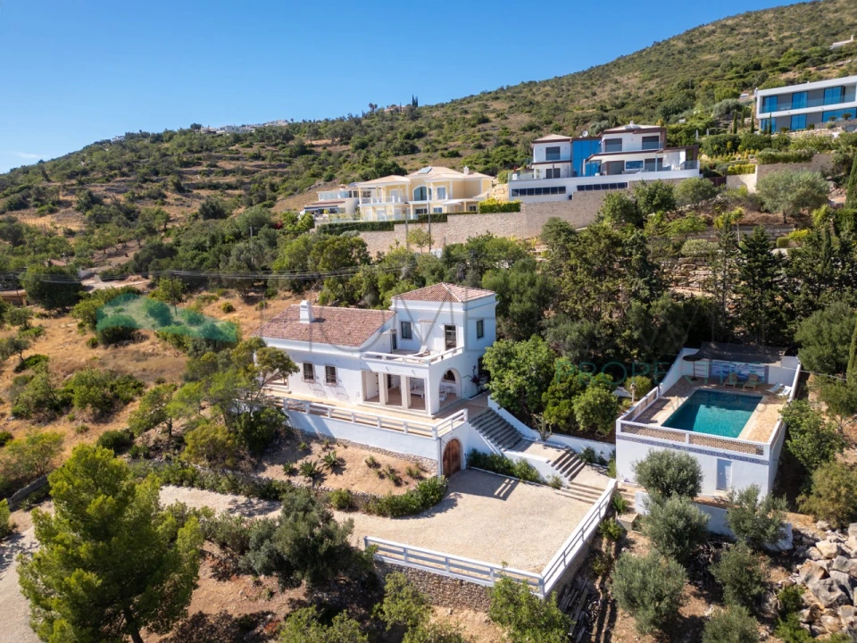 Moradia T4 para Venda em Santa Barbara de Nexe Foto 9