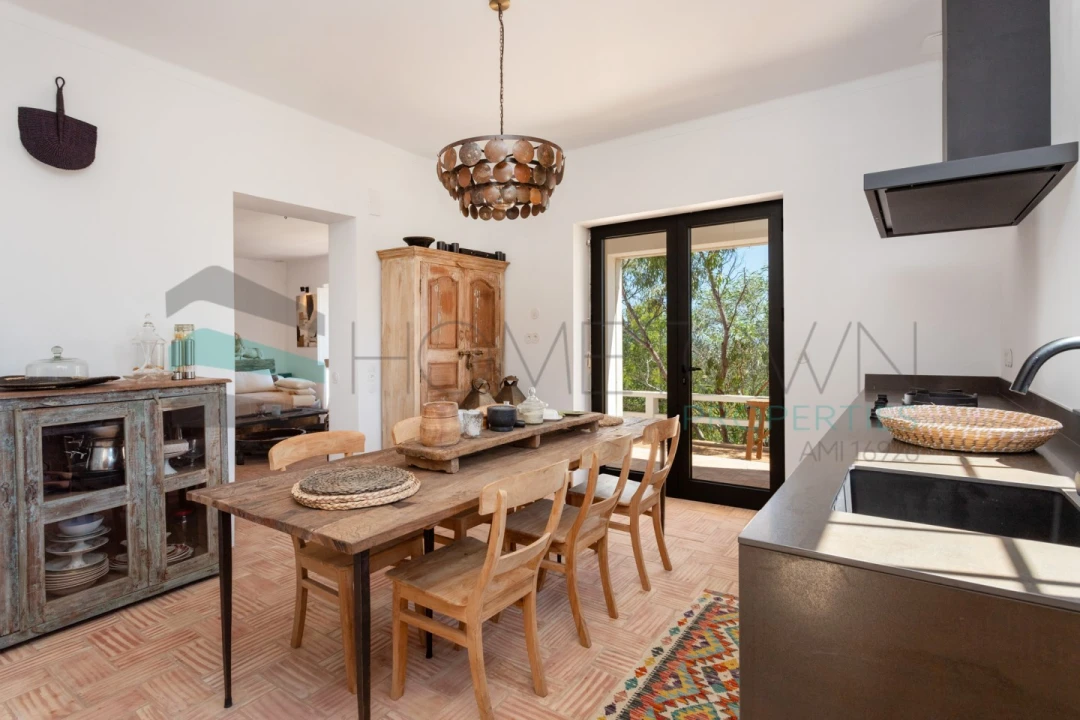 Moradia T4 para Venda em Santa Barbara de Nexe Foto 2