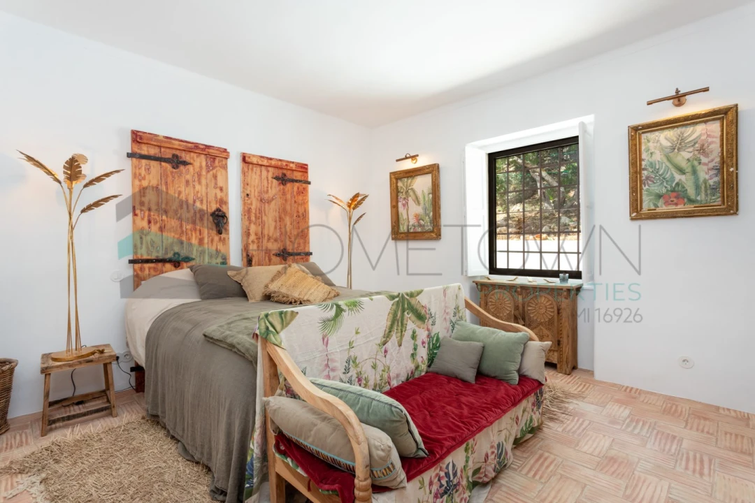 Moradia T4 para Venda em Santa Barbara de Nexe Foto 16