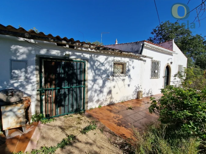 Moradia T1 para Venda em Santa Barbara de Nexe Foto 4