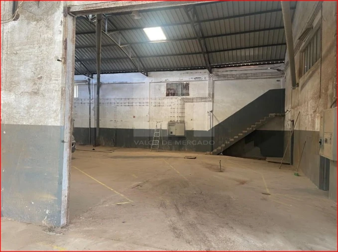 Armazém para Venda em Amiais de Baixo Foto 2