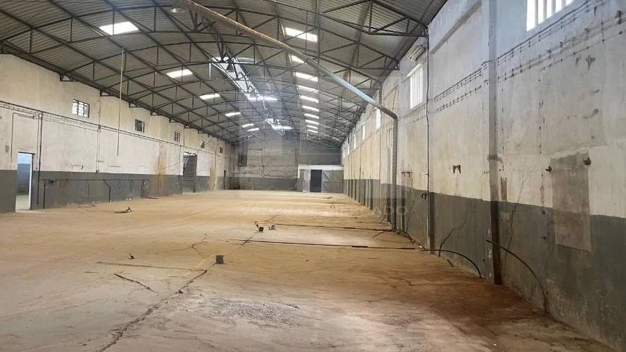 Armazém para Venda em Amiais de Baixo